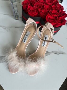 Steve Madden SCARLETT Pale Pink Feather Ankle-Strap Heels